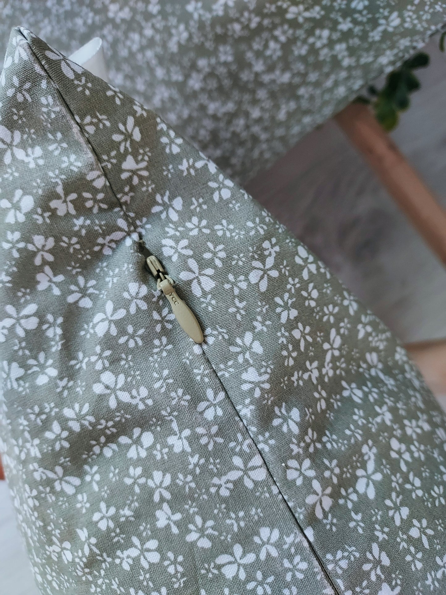 Funda de cojín flores verde