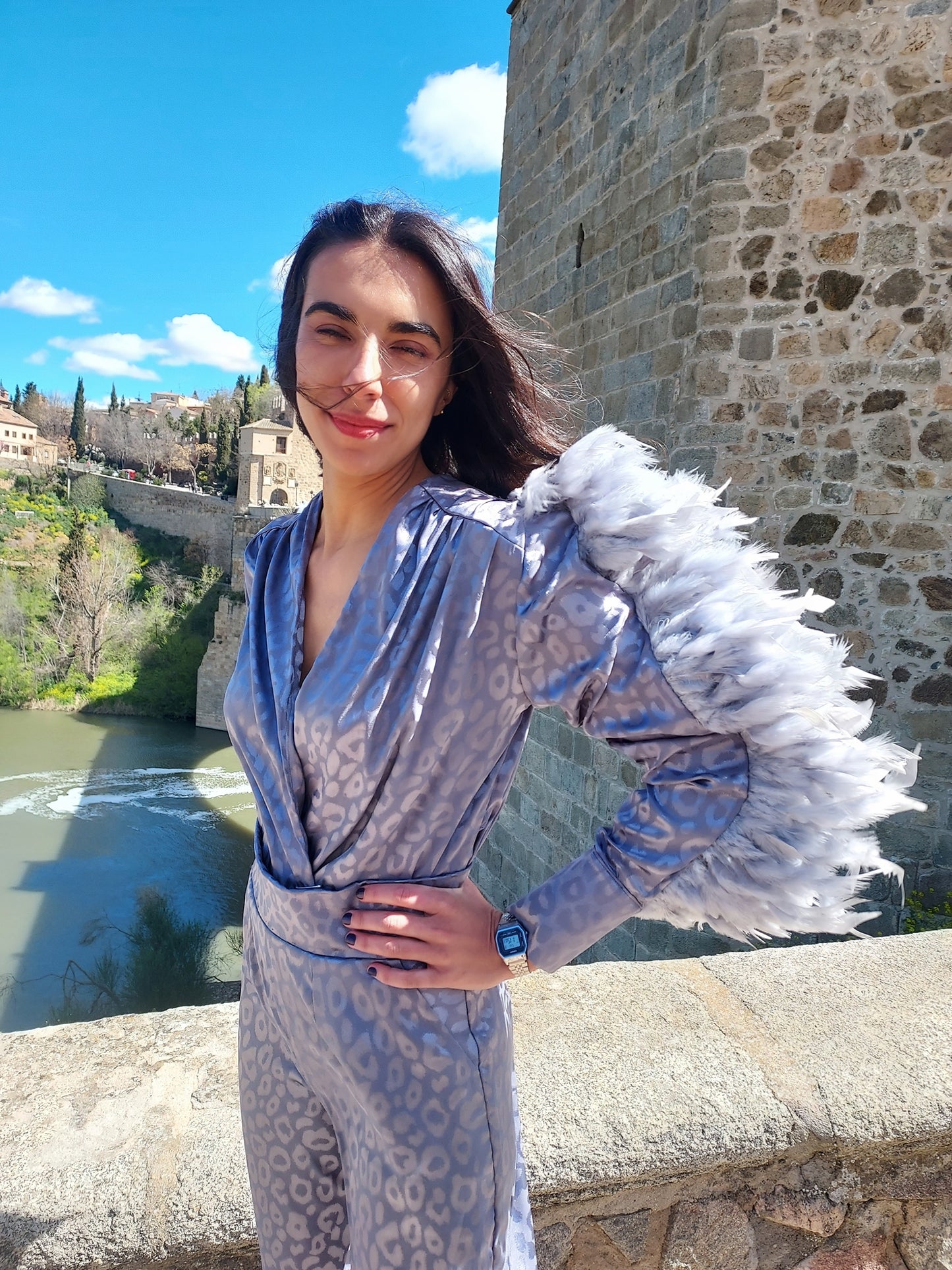 Bodi plumas gris porcelana
