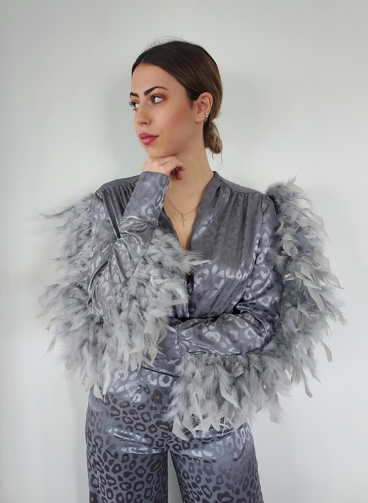 Bodi plumas gris porcelana